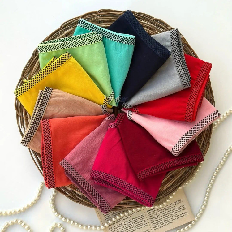 شورت نخی زنانه طرح خالدار سایز بزرگ راحت و لطیف مناسب استفاده روزانه