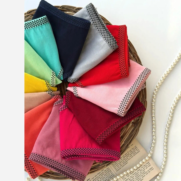 شورت نخی زنانه طرح خالدار سایز بزرگ راحت و لطیف مناسب استفاده روزانه