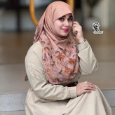 شال و روسری طرح شیدا گلدار کرم روشن حاشیه گلدار نخی 110*110