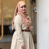 شال و روسری طرح شیدا گلدار کرم روشن حاشیه گلدار نخی 110*110