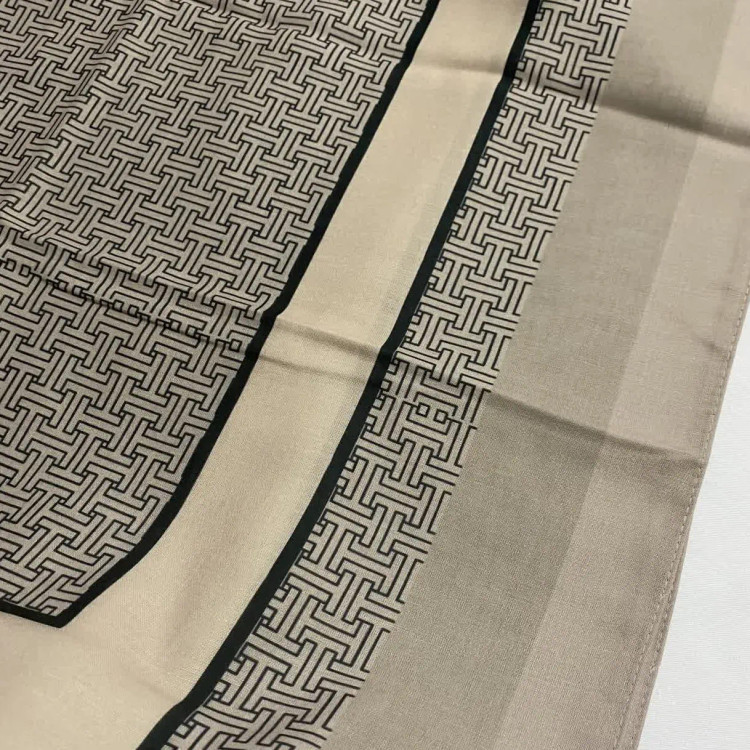 روسری نخی طرح ارکیده سایز 140 | رنگبندی طوسی گلبهی و بژ