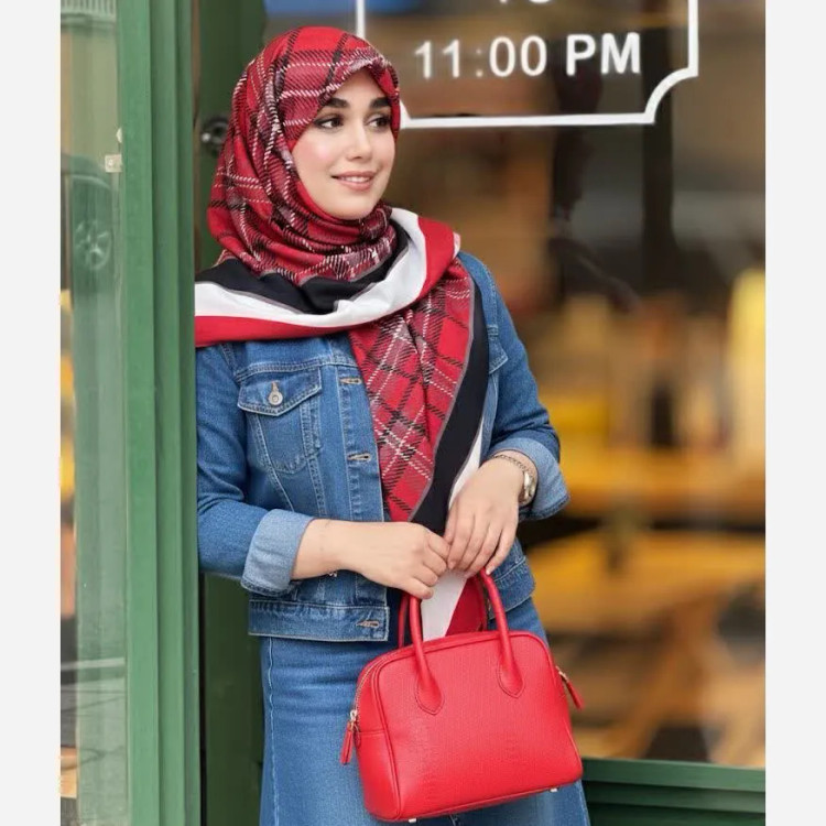 شال نخی طرح دنیز چهارخانه قرمز 140*140 زنانه مجلسی و روزمره