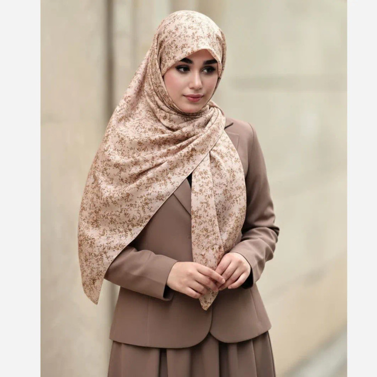 روسری طرح سوگند نخی قواره متوسط ریز نقش مناسب زیر چادر