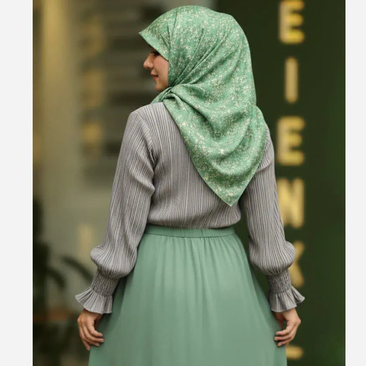 روسری طرح سوگند نخی قواره متوسط ریز نقش مناسب زیر چادر