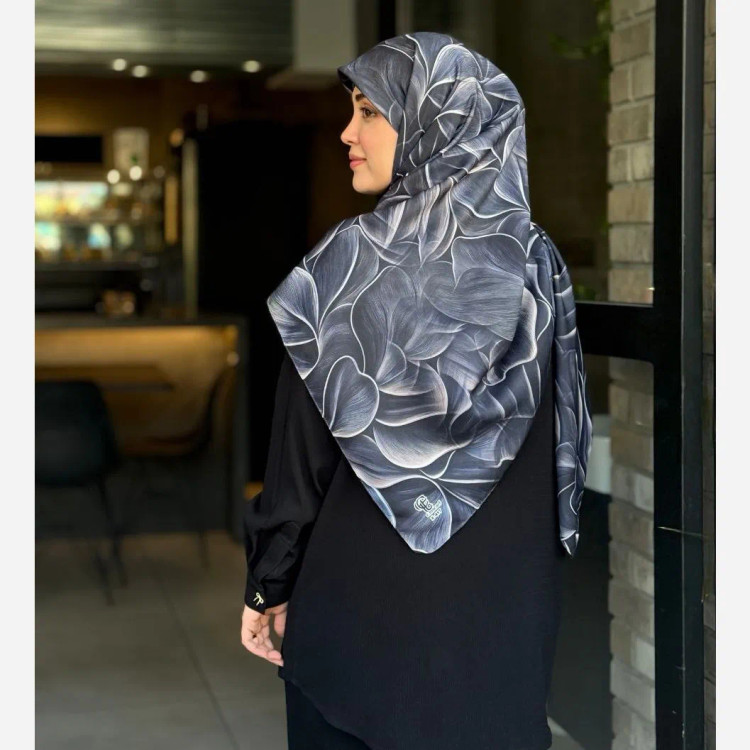 روسری طرح برگ سبز زنانه سایز 140 نخی کاستوم سی تو چرخ دوز