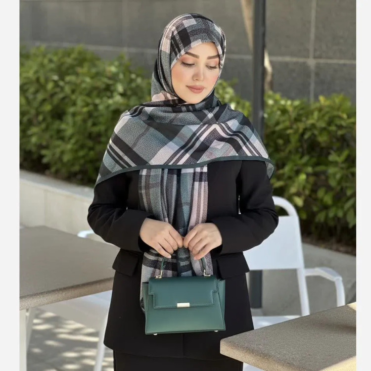 روسری طرح چهارخونه نخی مونالیزا قواره بزرگ 140 سانتیمتر شیک و مجلسی