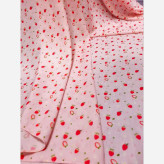 روسری نخی طرح توت فرنگی و بابونه قواره بزرگ صورتی زنانه