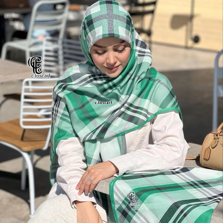 روسری طرح چهارخونه نخی مونالیزا قواره بزرگ 140 سانتیمتر شیک و مجلسی