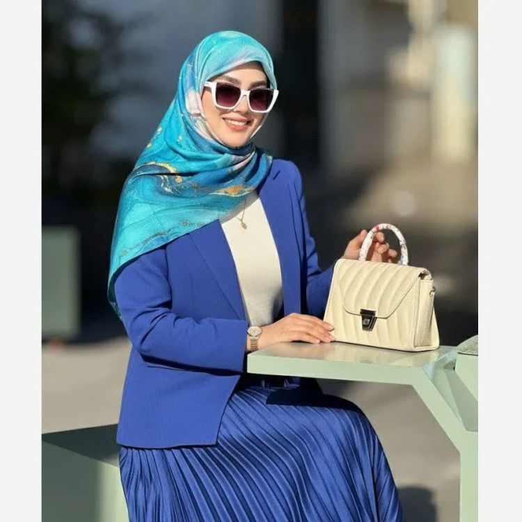 روسری طرح اقیانوس، قواره متوسط، دور دوخت، ساتن ابریشم، شال زنانه مجلسی