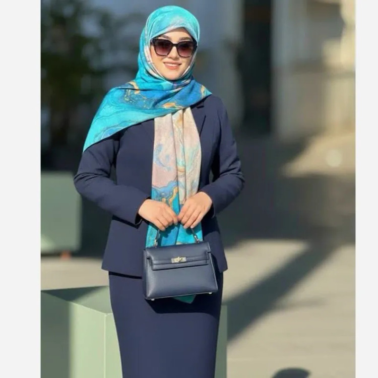 روسری طرح اقیانوس، قواره متوسط، دور دوخت، ساتن ابریشم، شال زنانه مجلسی