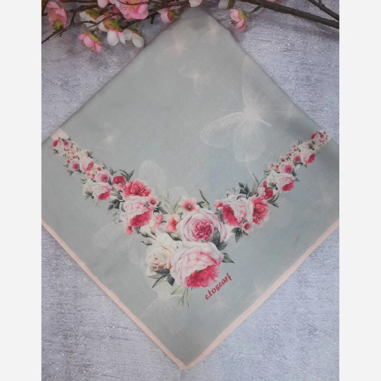 روسری نخی طرح مشکات با گل رز و پروانه، قواره بزرگ 140 سانتیمتر، لیز نیست