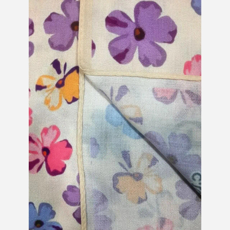 شال نخی طرح گل کاغذی کرم رنگ قواره بزرگ 140 سانتی متر