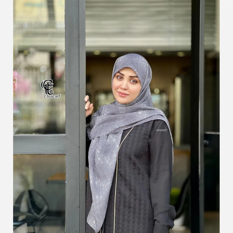 شال مجلسی نگین دار طرح سه بعدی سایز 140 جنس کتان چرخ دوز