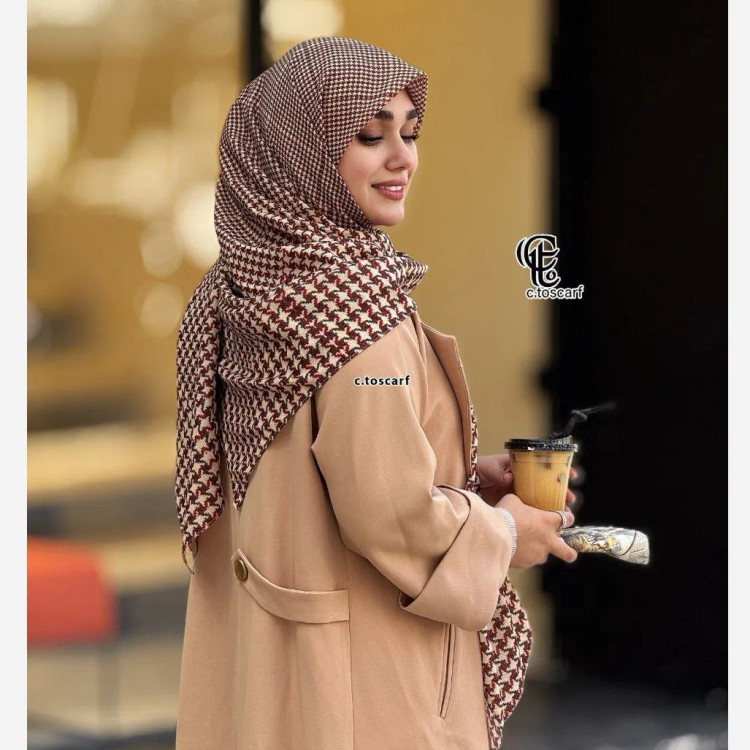 روسری مجلسی طرح حسنا نخ کاستوم قواره 140 دور چرخ دوز بدون لغزش