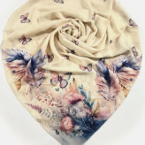 روسری طرح پردیس با طرح پروانه و پر، جنس نخ کاستوم، سایز متوسط
