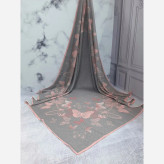 روسری نخی طرح پروانه طوسی صورتی قواره بزرگ 140 سانتیمتر لیز نیست