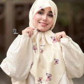 روسری طرح پردیس با طرح پروانه و پر، جنس نخ کاستوم، سایز متوسط