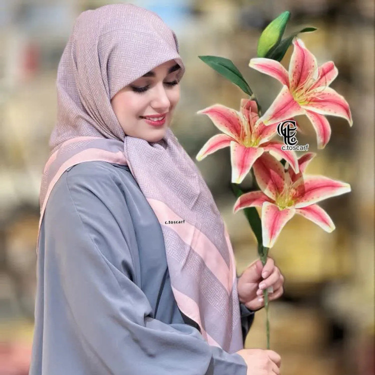 روسری نخی طرح ارکیده سایز متوسط رنگ طوسی گلبهی و بژ