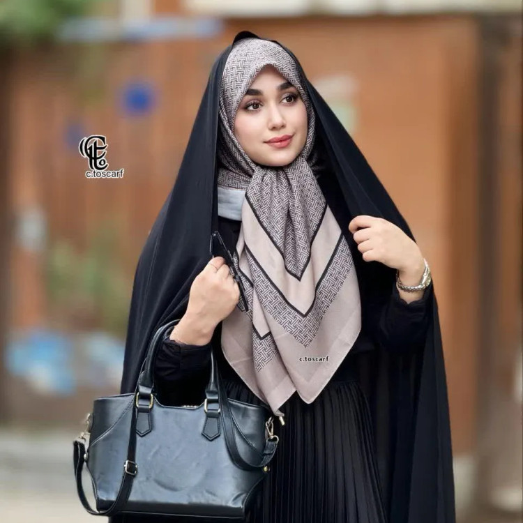 روسری نخی طرح ارکیده سایز متوسط رنگ طوسی گلبهی و بژ