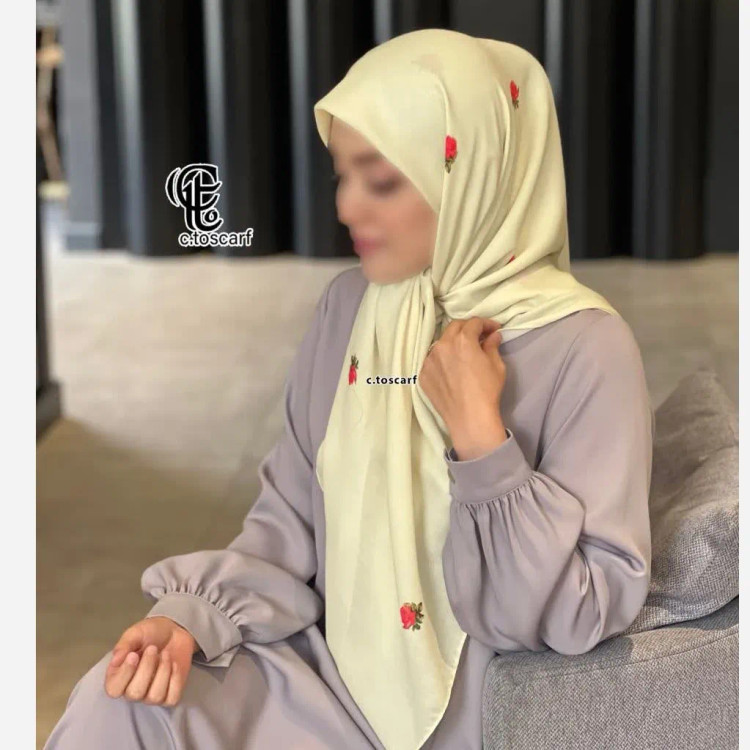 روسری طرح گل رز نخ کاستوم سیتو قواره متوسط 110 سانتیمتر چرخ دوز بدون لیز خوردگی