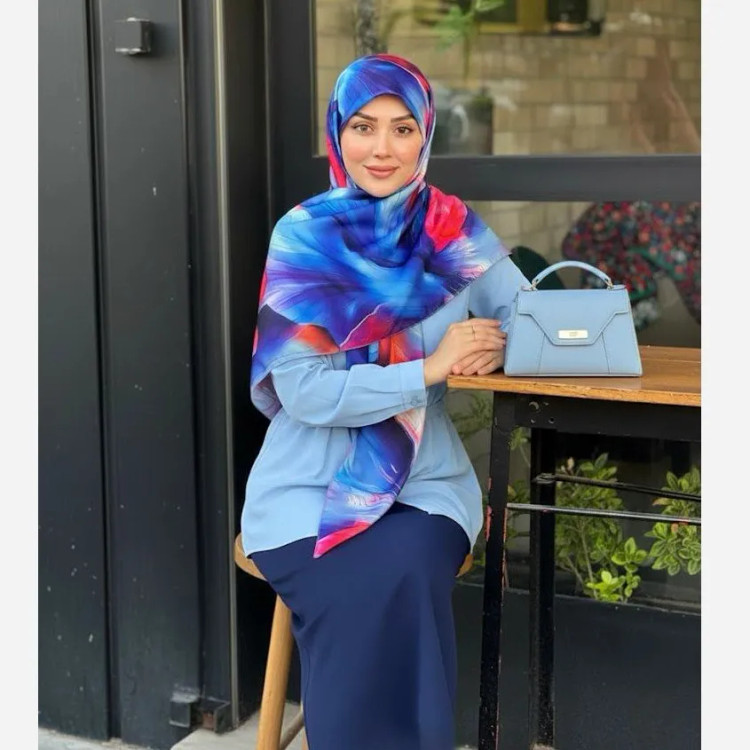 روسری طرح گل و پروانه با رنگ های خاص و جذاب | شال و روسری زنانه