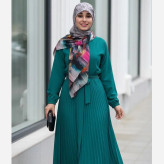 روسری نخی قواره بزرگ طرح پارمیس زمینه طوسی زنانه شیک 140x140