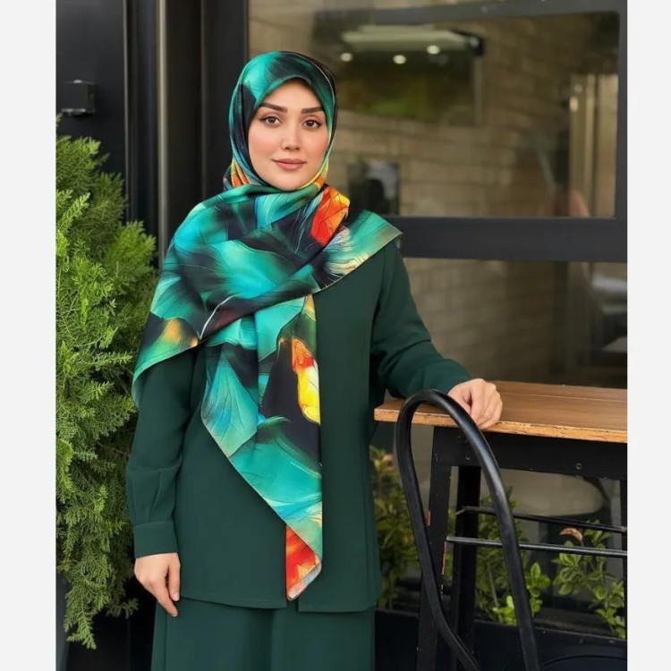 روسری طرح گل و پروانه با رنگ های خاص و جذاب | شال و روسری زنانه