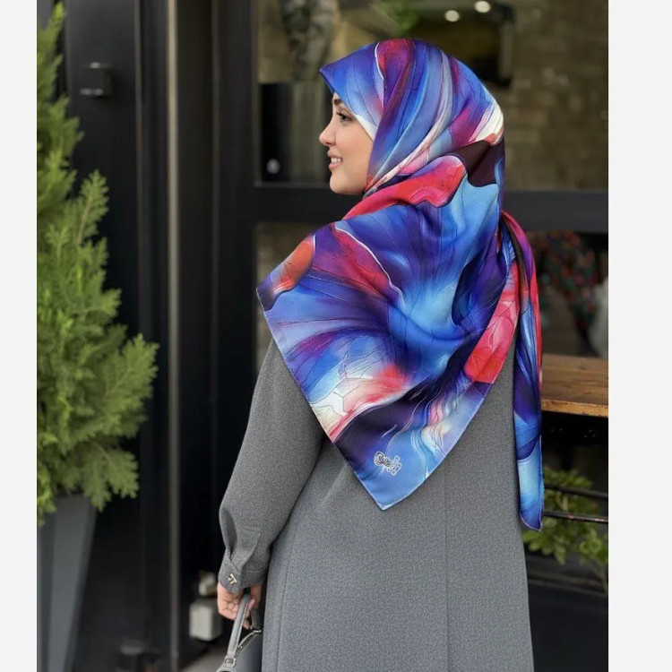 روسری طرح گل و پروانه با رنگ های خاص و جذاب | شال و روسری زنانه