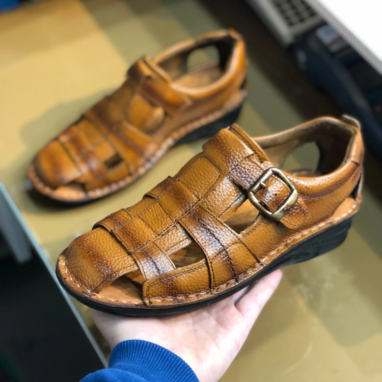 صندل مردانه چرم طبیعی دور دوخت سبک با سگک سگکدار و بند تنظیم عرض پا