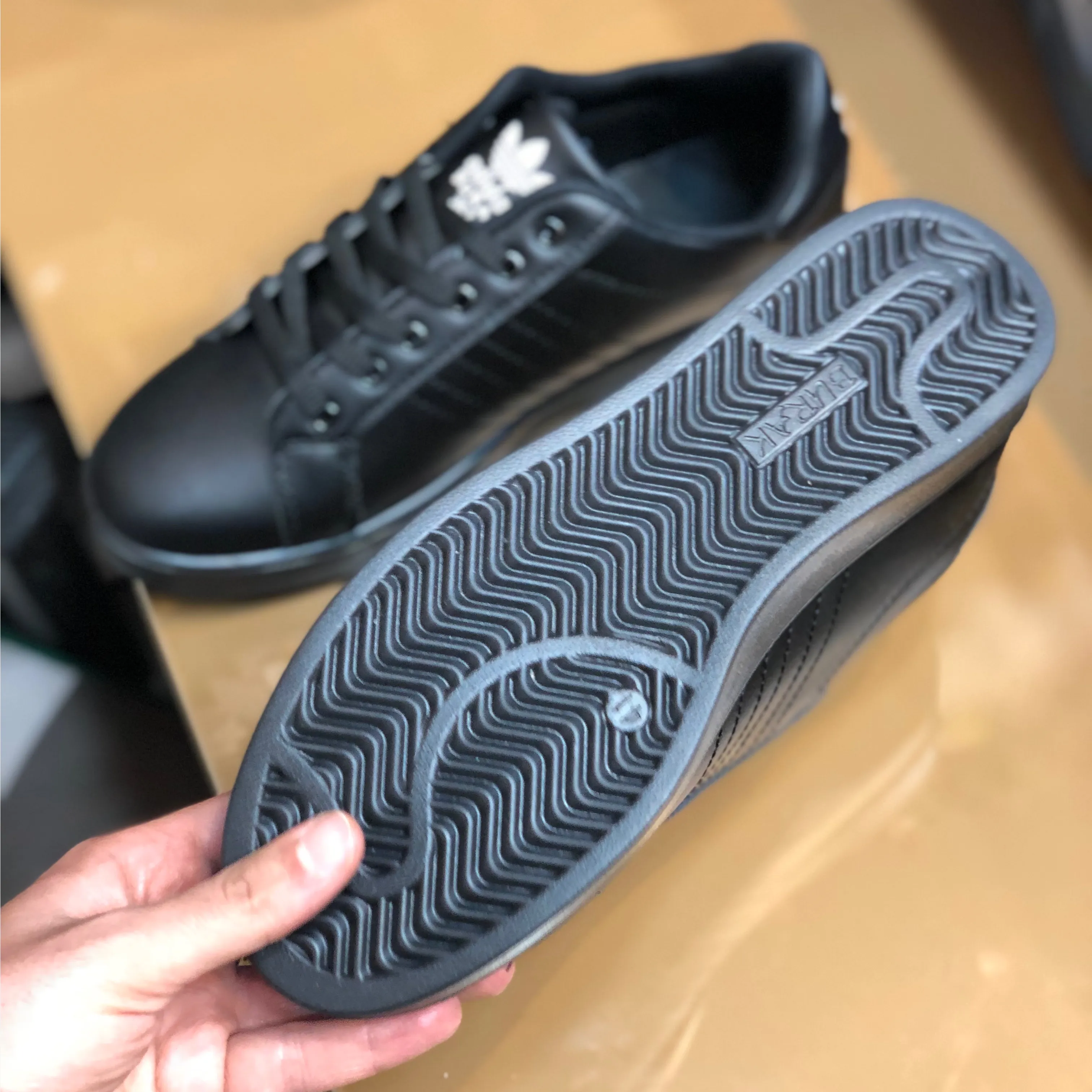 ونس مشکی مردانه چرم صنعتی زیره پیو راحت و سبک کد 367