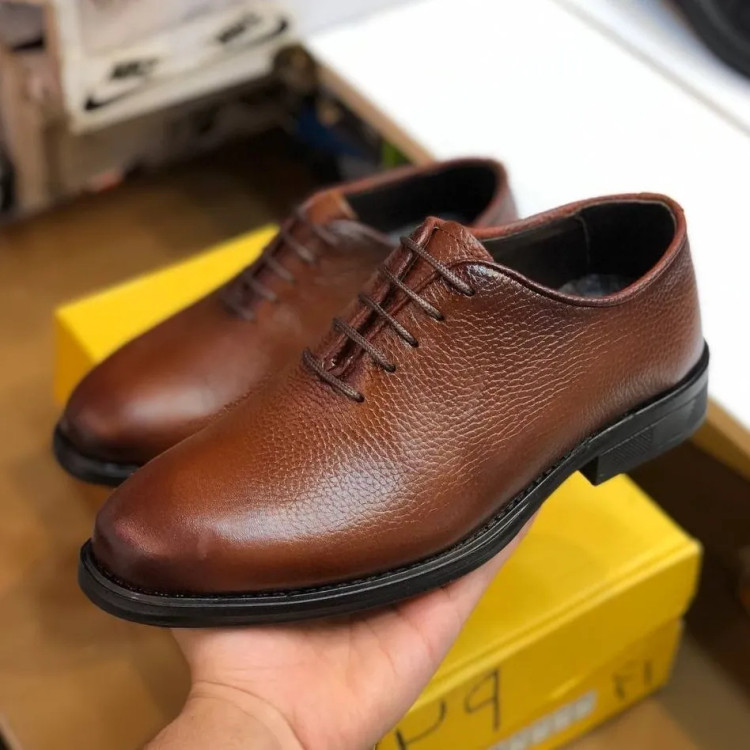 کفش مردانه چرم طبیعی قهوه ای شیک اداری و رسمی مدل 2023