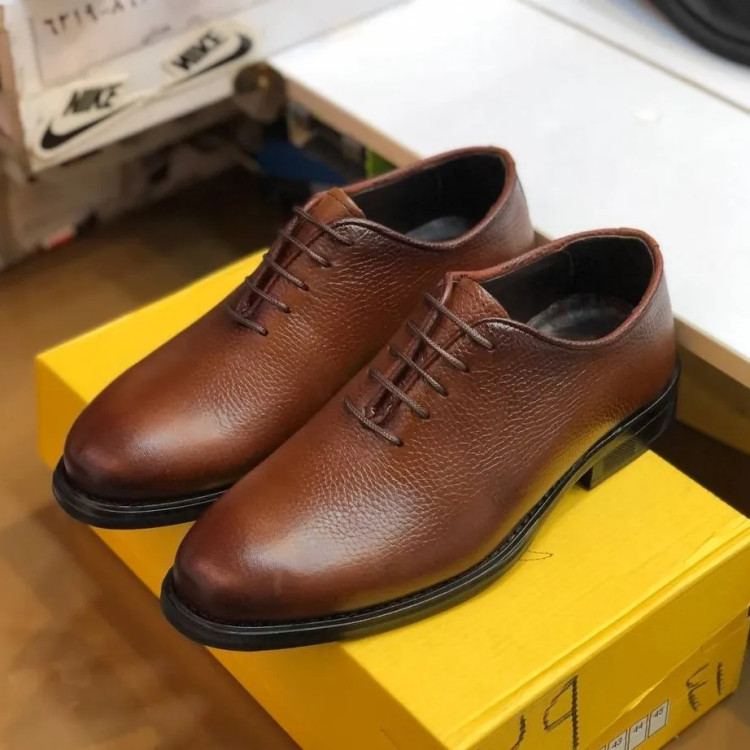 کفش مردانه چرم طبیعی قهوه ای شیک اداری و رسمی مدل 2023