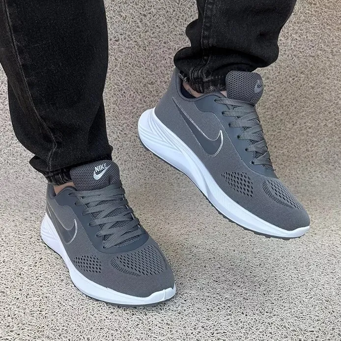 کفش ورزشی مردانه نایک مدل رانینگ، سبک و راحت، مناسب باشگاه و پیاده روی