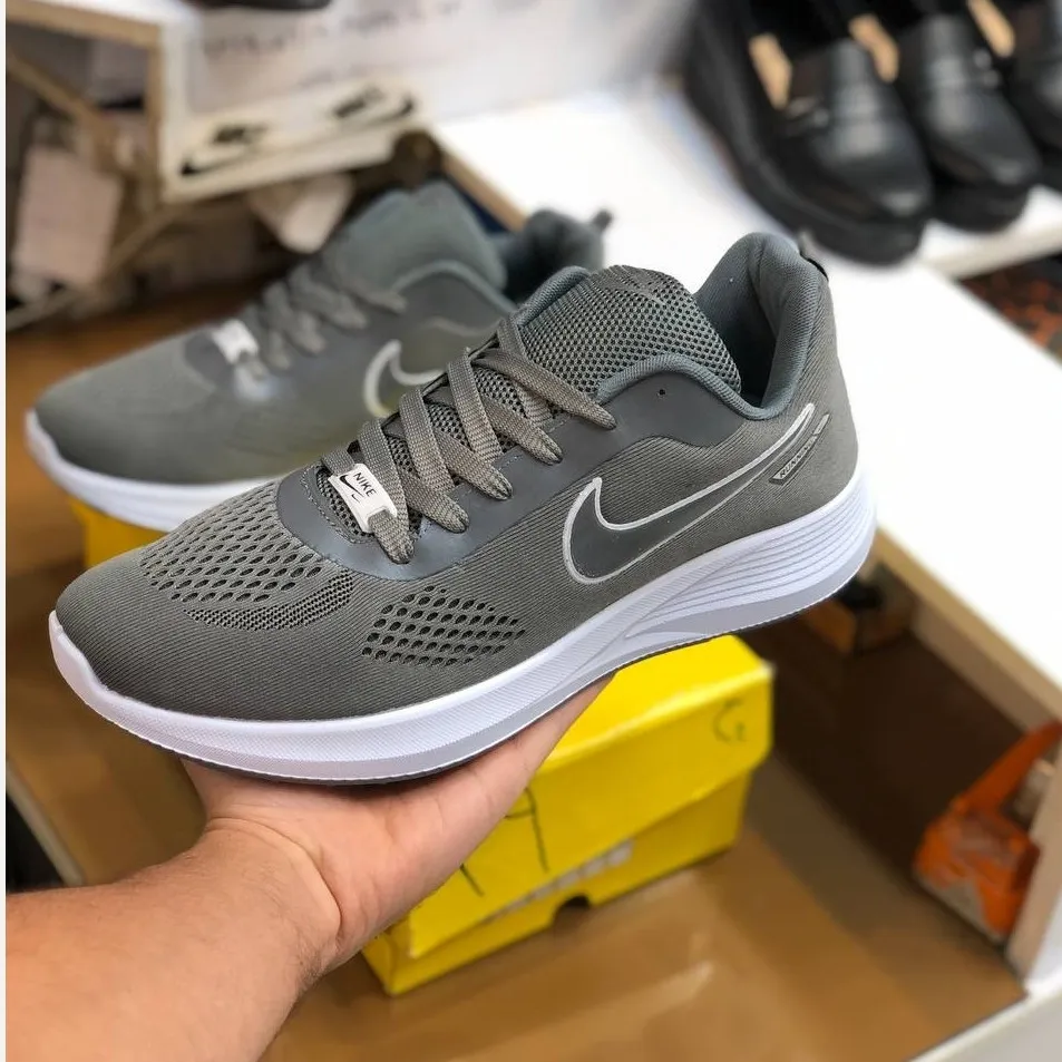 کفش ورزشی مردانه نایک مدل رانینگ، سبک و راحت، مناسب باشگاه و پیاده روی