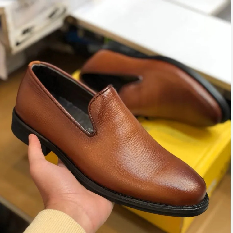کفش چرم مجلسی مردانه طرح کالج عسلی