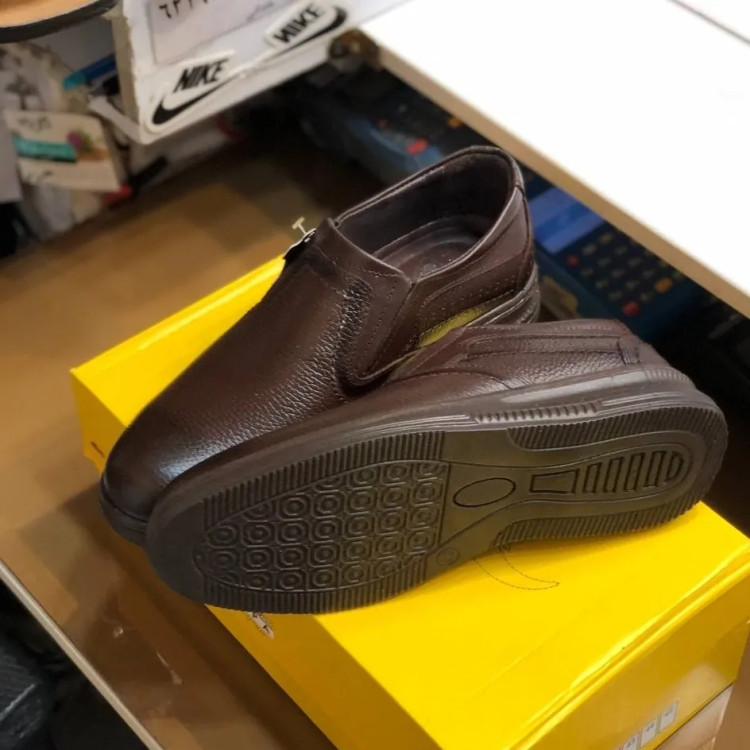 کفش راحتی مردانه چرم طبیعی قهوهای شیک و سبک مدل کلاسیک