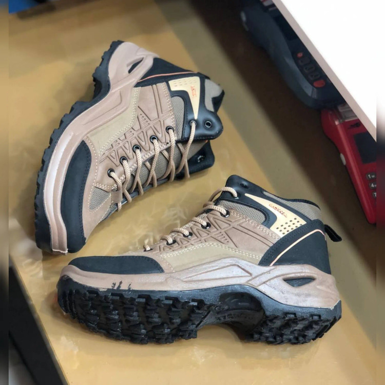 کفش طبیعت گردی مردانه ساقدار زیره پیو سبک و مقاوم مناسب استفاده روزمره