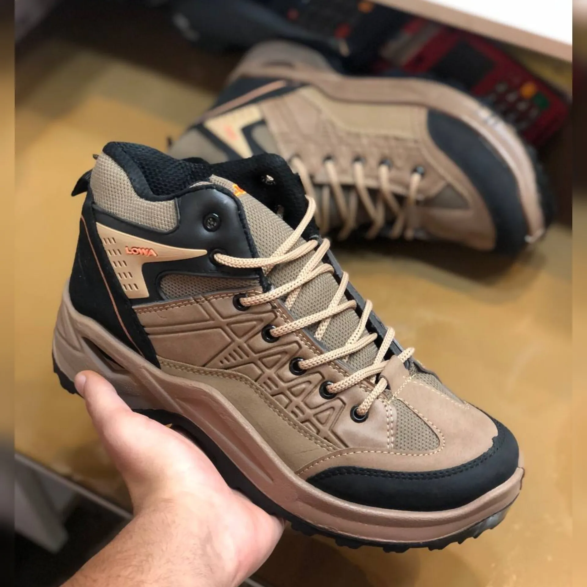 کفش طبیعت گردی مردانه ساقدار زیره پیو سبک و مقاوم مناسب استفاده روزمره