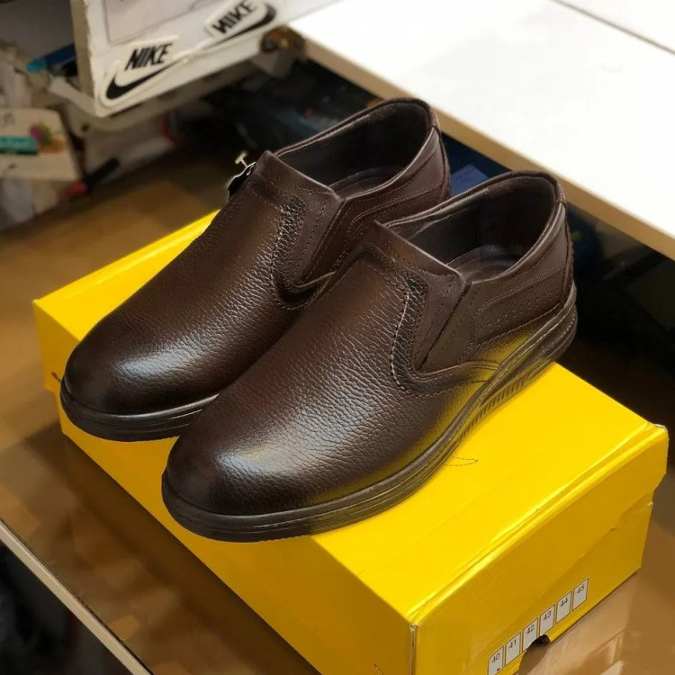 کفش راحتی مردانه چرم طبیعی قهوهای شیک و سبک مدل کلاسیک