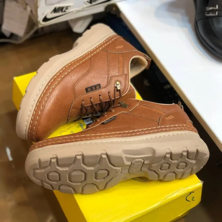 کفش مردانه چرم عسلی شیک و راحت مدل روزمره و نیمه رسمی