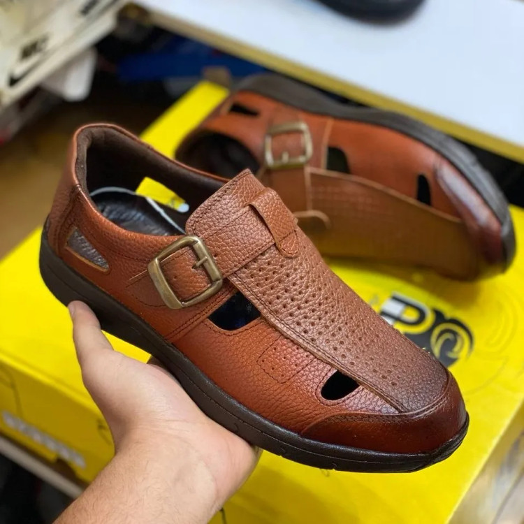 کفش مردانه چرم طبیعی سگکی بنددار راحت و شیک مناسب پیاده روی روزانه