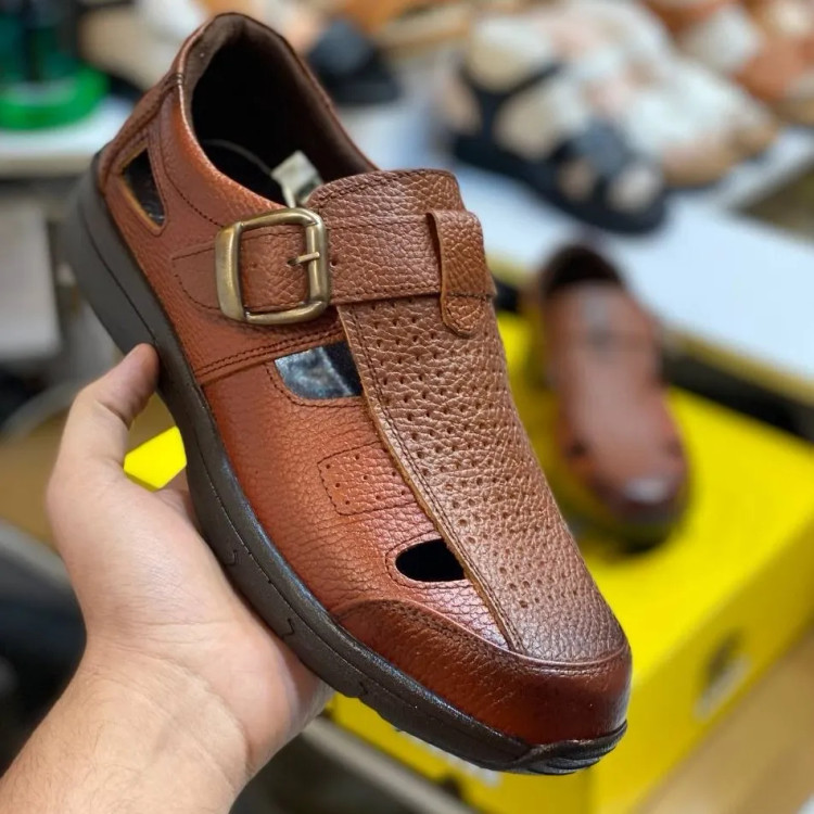 کفش مردانه چرم طبیعی سگکی بنددار راحت و شیک مناسب پیاده روی روزانه