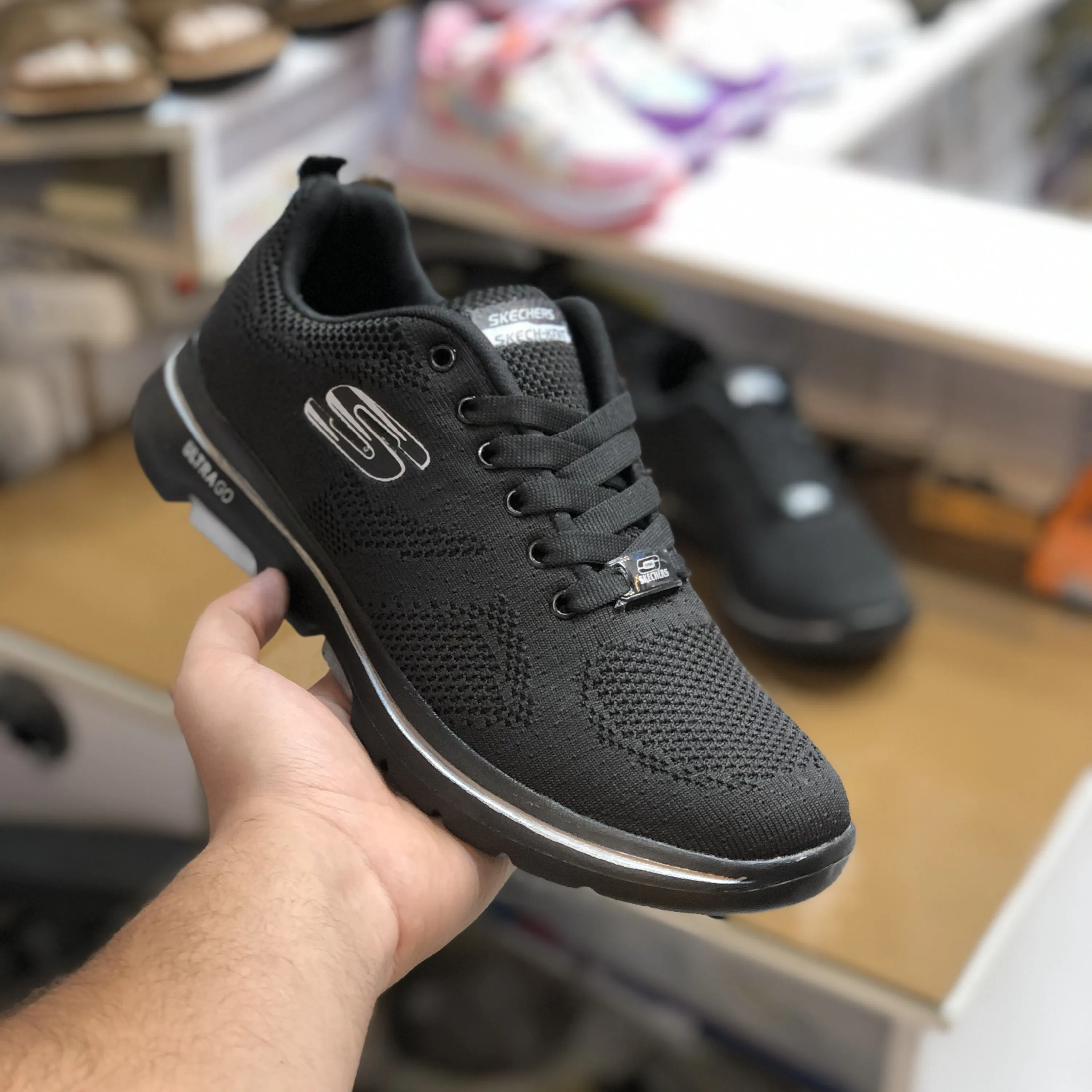 کفش پیاده روی زنانه مشکی راحت با کفی طبی و زیره الترا نرم مناسب کمر درد