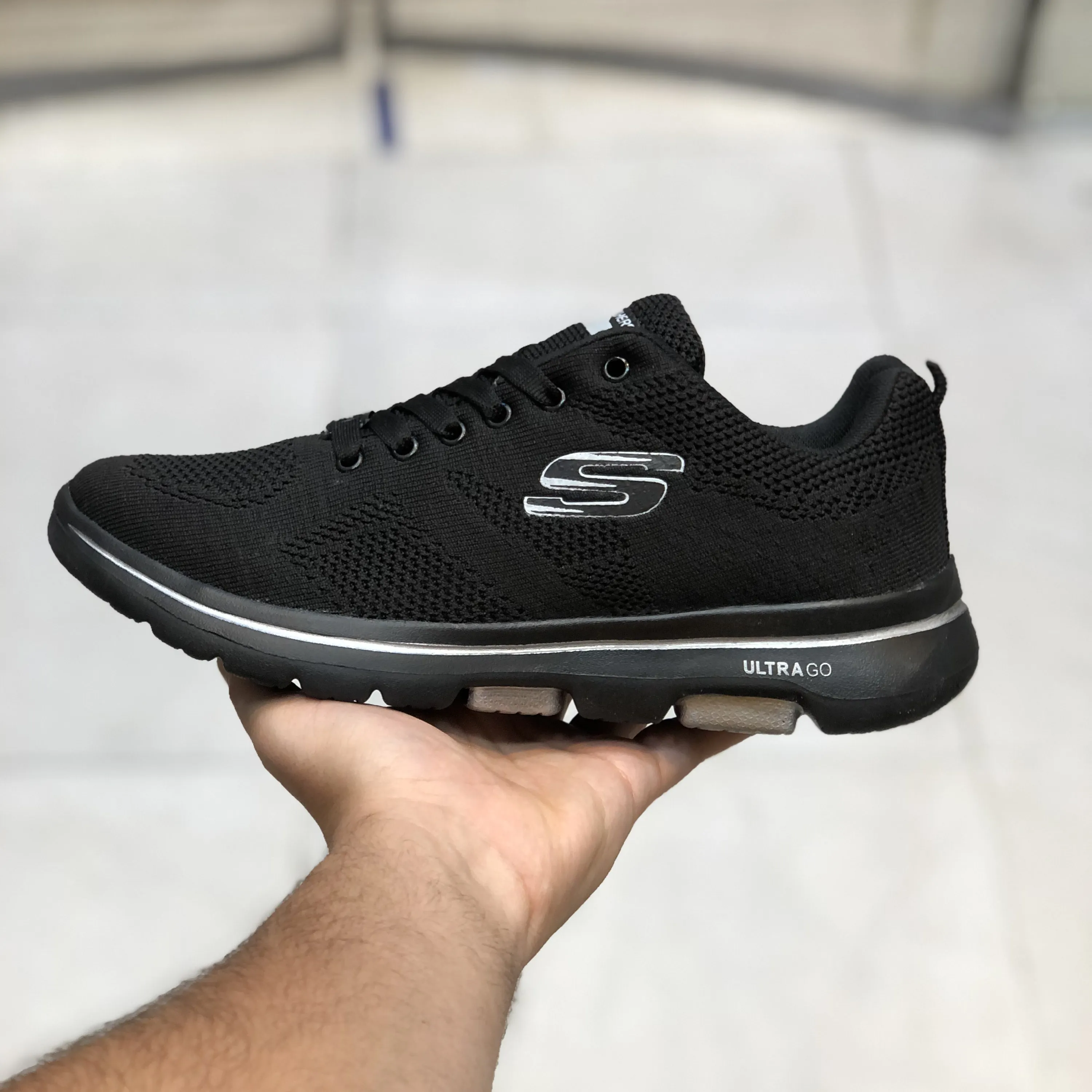 کفش پیاده روی زنانه مشکی راحت با کفی طبی و زیره الترا نرم مناسب کمر درد