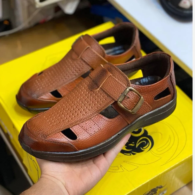 کفش مردانه چرم طبیعی سگکی بنددار راحت و شیک مناسب پیاده روی روزانه