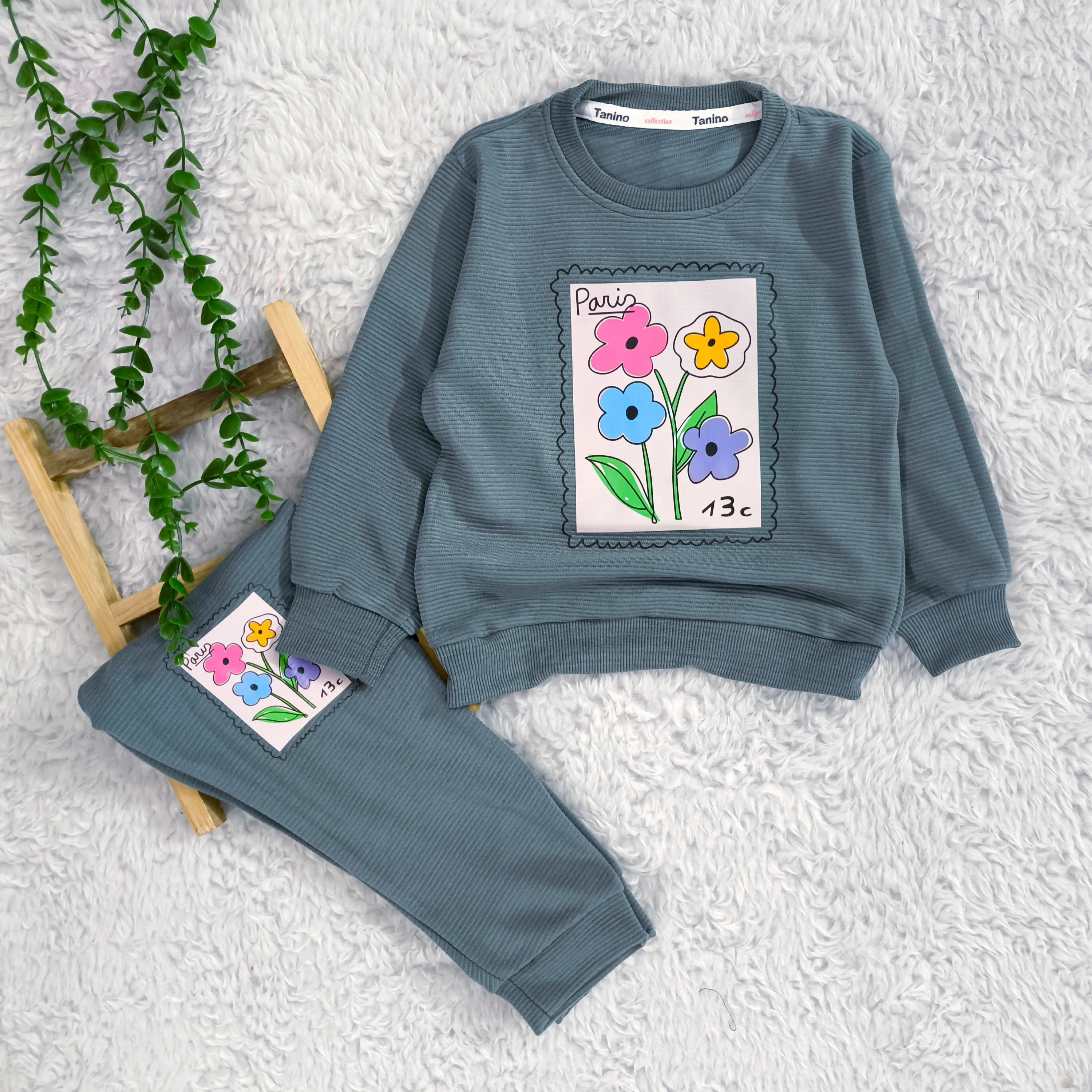 بلوز شلوار دخترانه طرح گل پاریس جنس پنبه نرم و لطیف مناسب 2 تا 4 سال