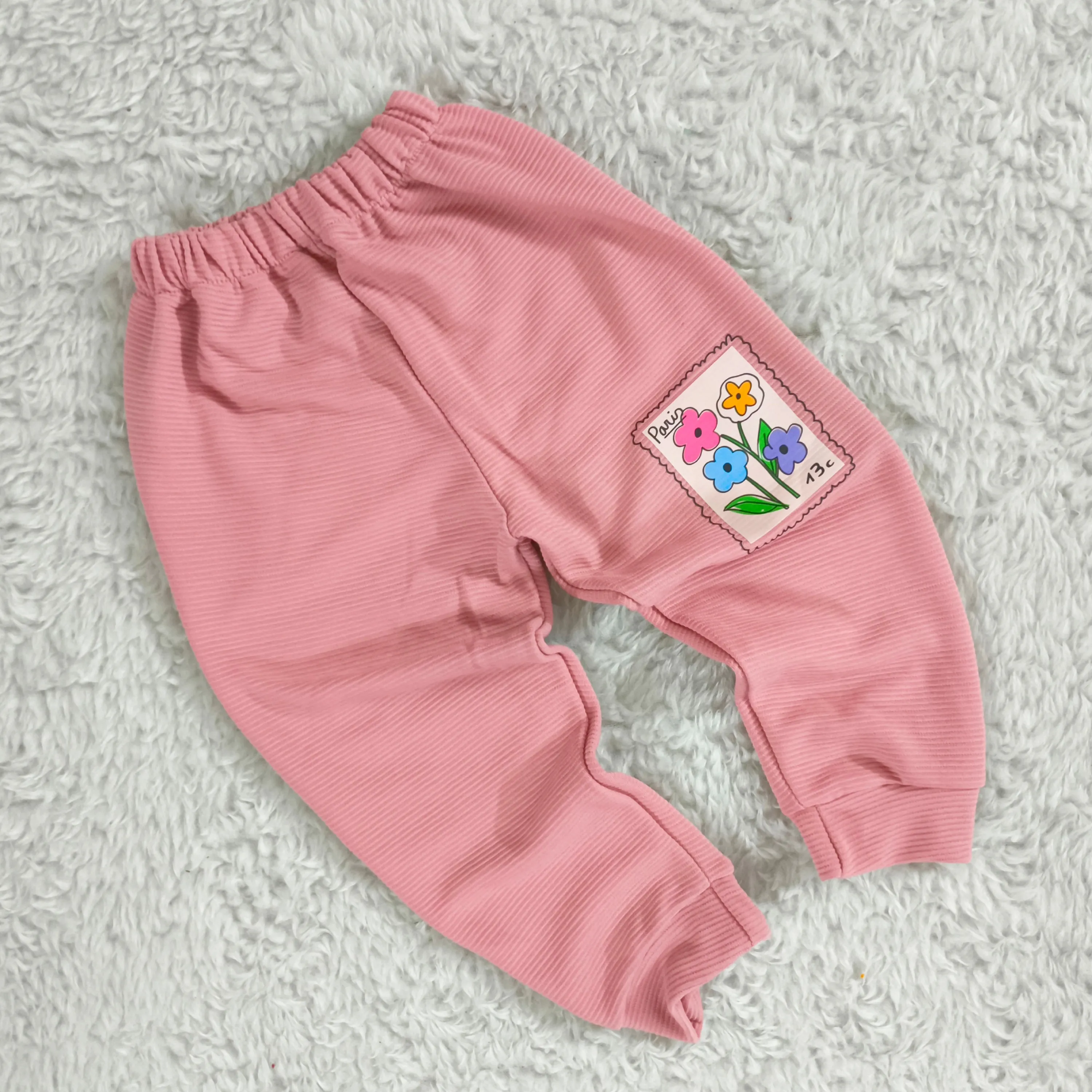 بلوز شلوار دخترانه طرح گل پاریس جنس پنبه نرم و لطیف مناسب 2 تا 4 سال