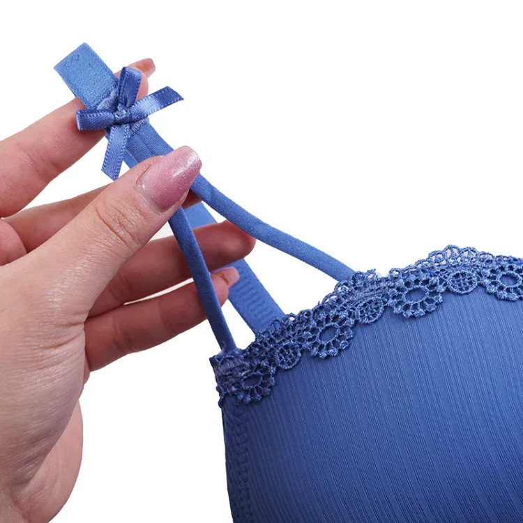 سوتین زنانه فنردار اسفنجی کاپ B طرح کبریتی و دانتل