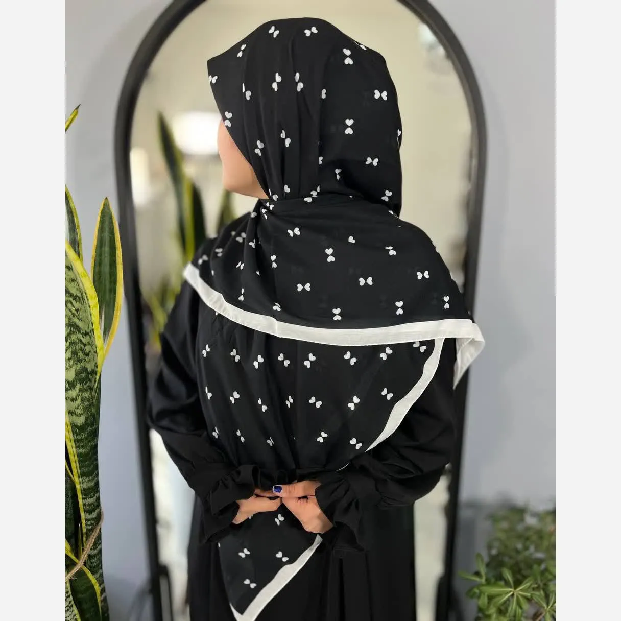 روسری سوپر نخ قواره 140 طرح رزیتا برند میس رز