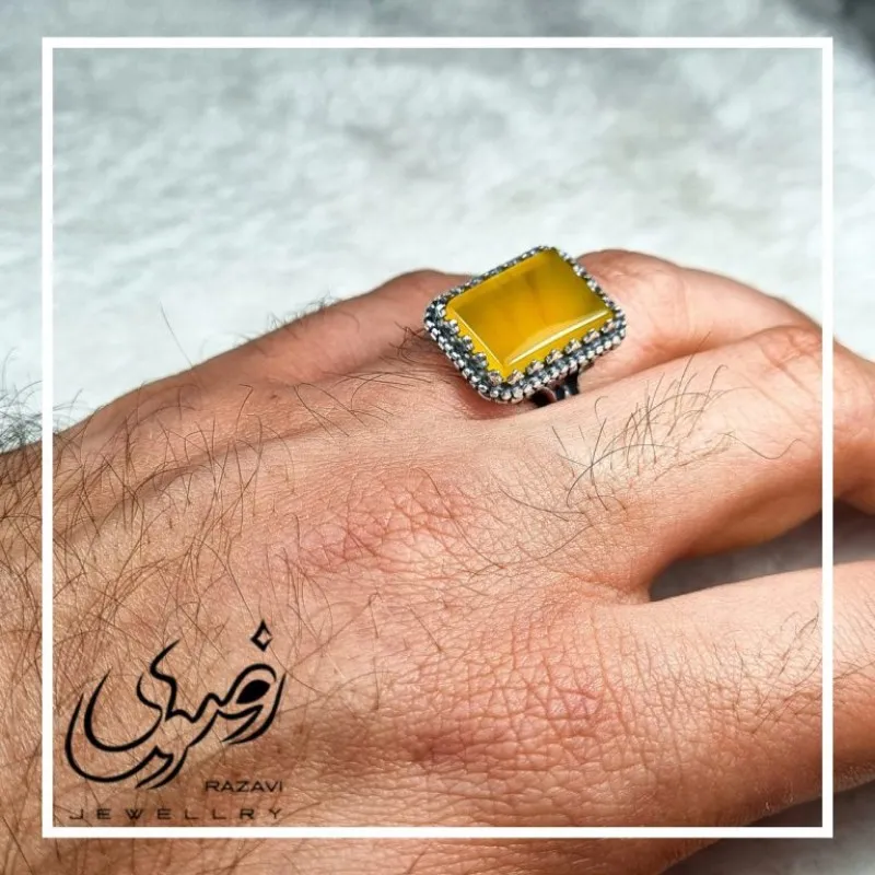 انگشتر نقره طرح رهبری اشکی با نگین عقیق زرد و حکاکی شرف الشمس